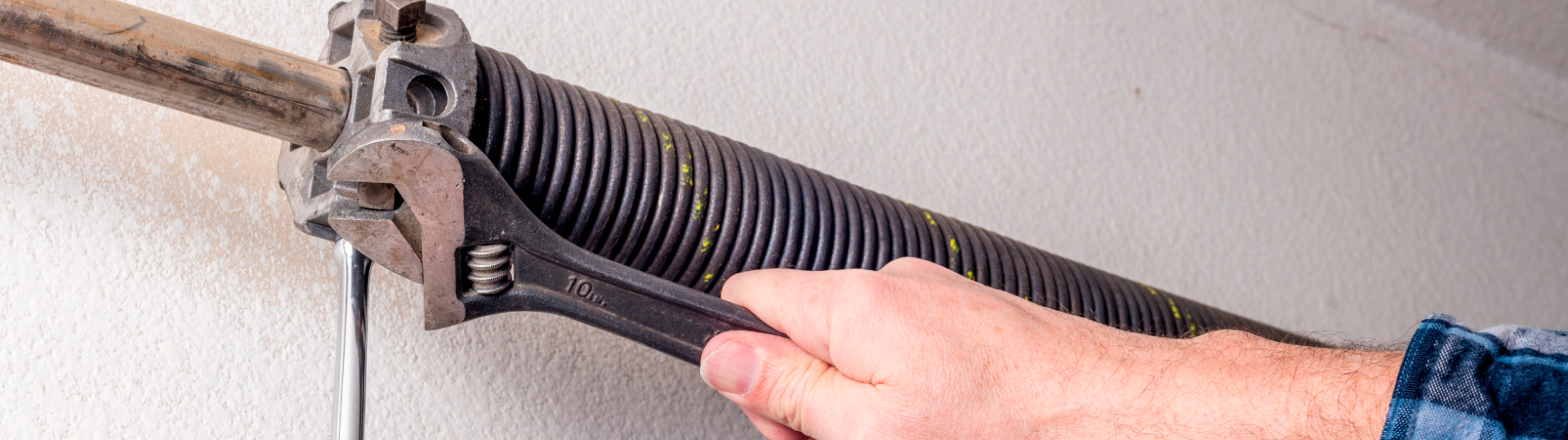 worker repairing the garage door1